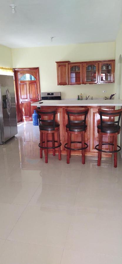 Royal Vybez Vacation Homes Spanish Town المظهر الخارجي الصورة