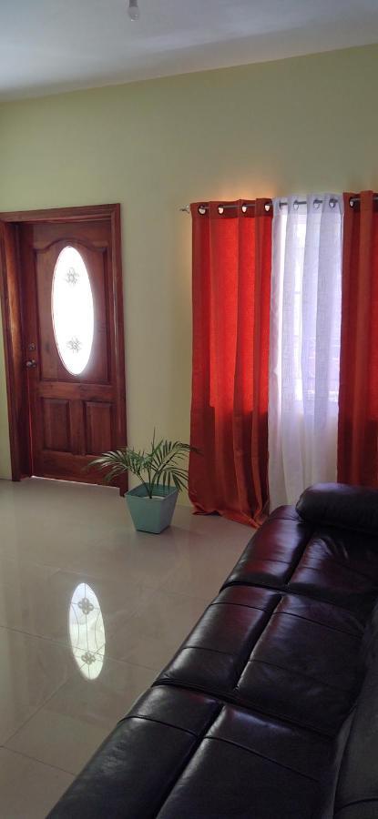 Royal Vybez Vacation Homes Spanish Town المظهر الخارجي الصورة