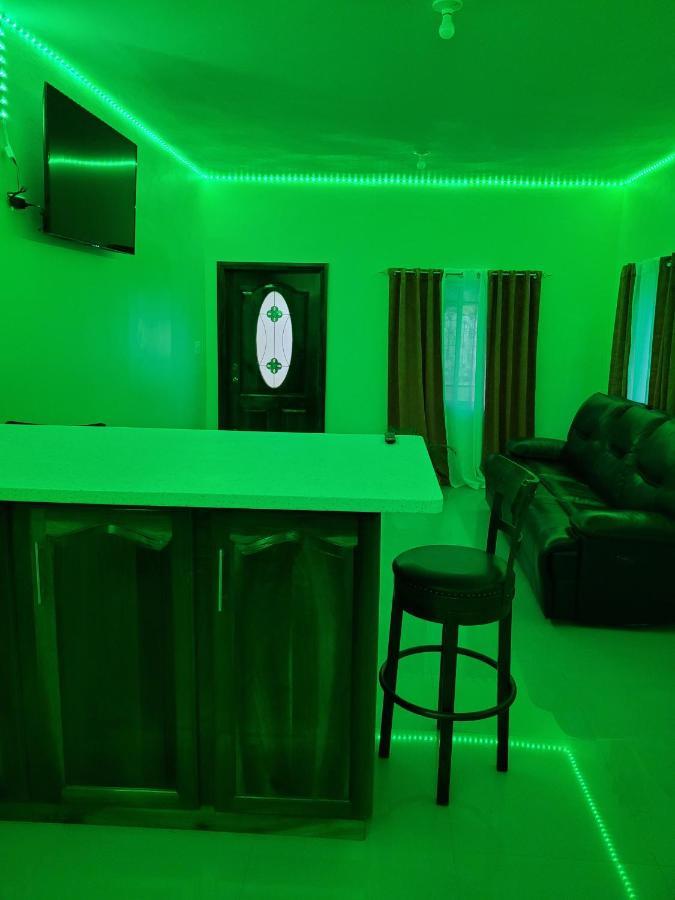 Royal Vybez Vacation Homes Spanish Town المظهر الخارجي الصورة