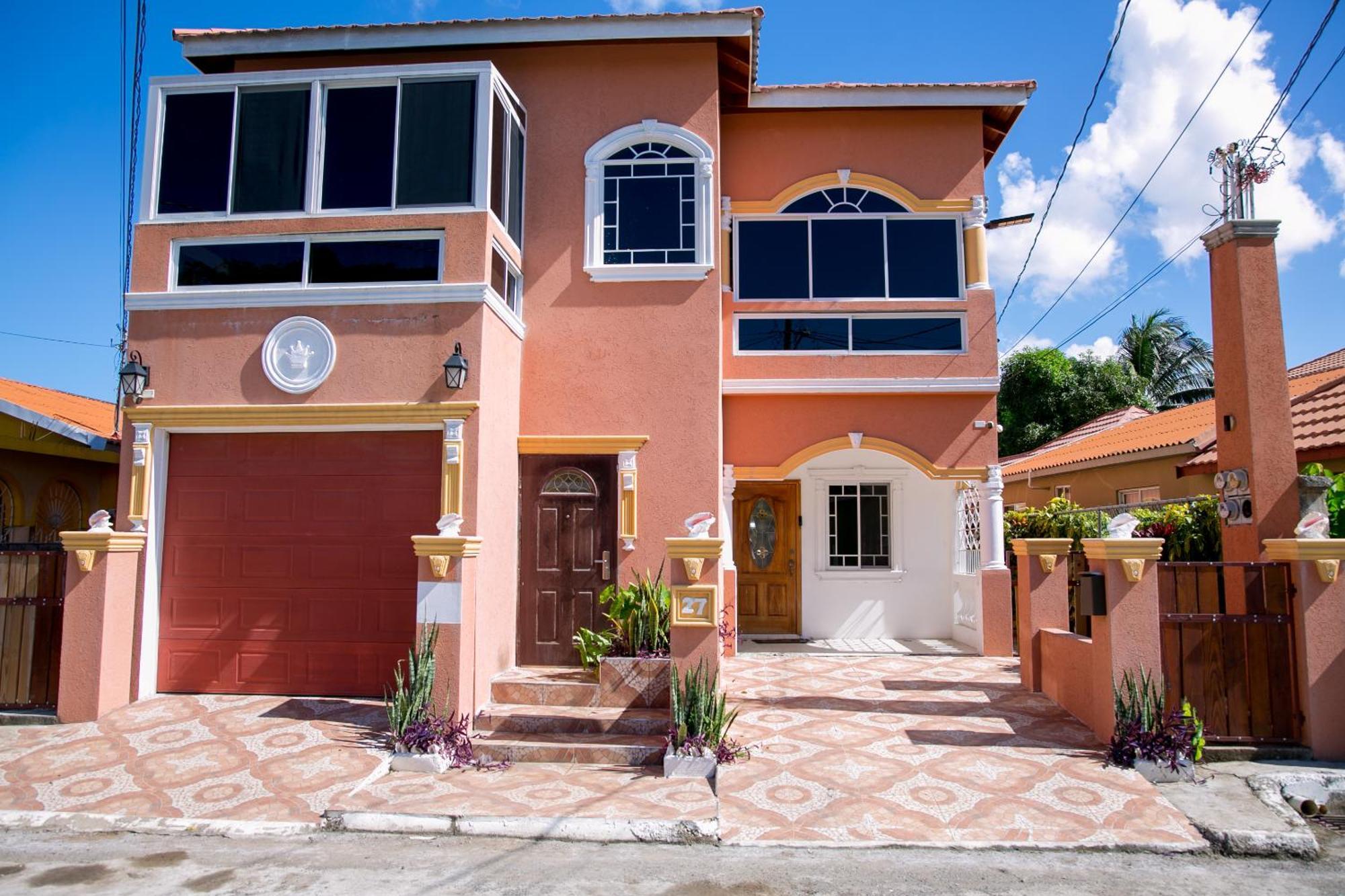 Royal Vybez Vacation Homes Spanish Town المظهر الخارجي الصورة